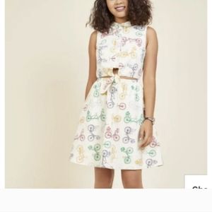 Modcloth tie front bicycle dress M